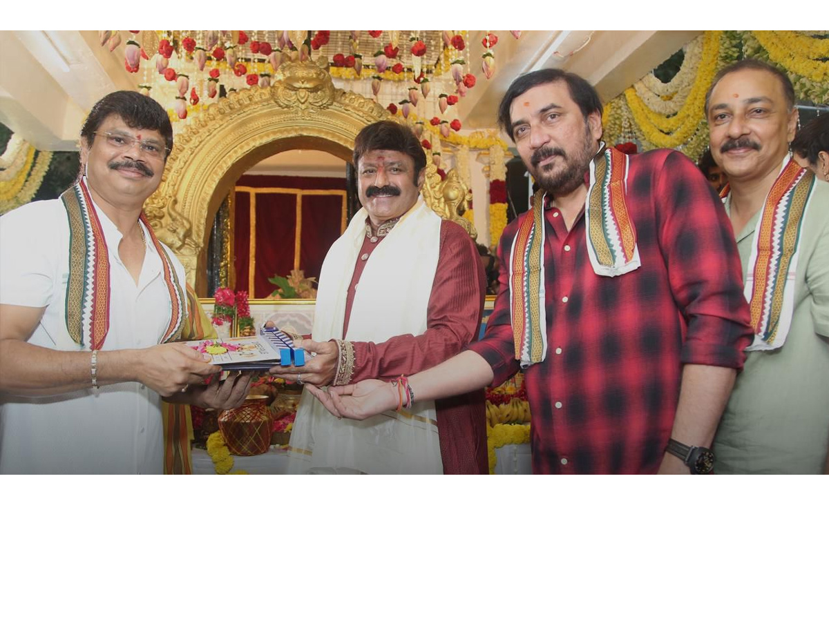 Nandamuri Balakrishna And Daughters akhanda 2 pooja ceremony Photos 6