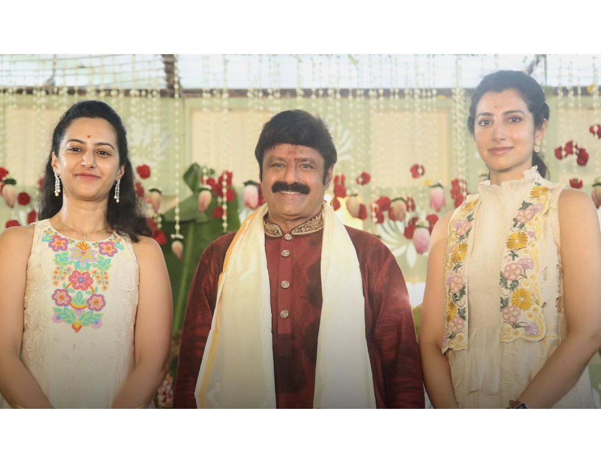 Nandamuri Balakrishna And Daughters akhanda 2 pooja ceremony Photos 7