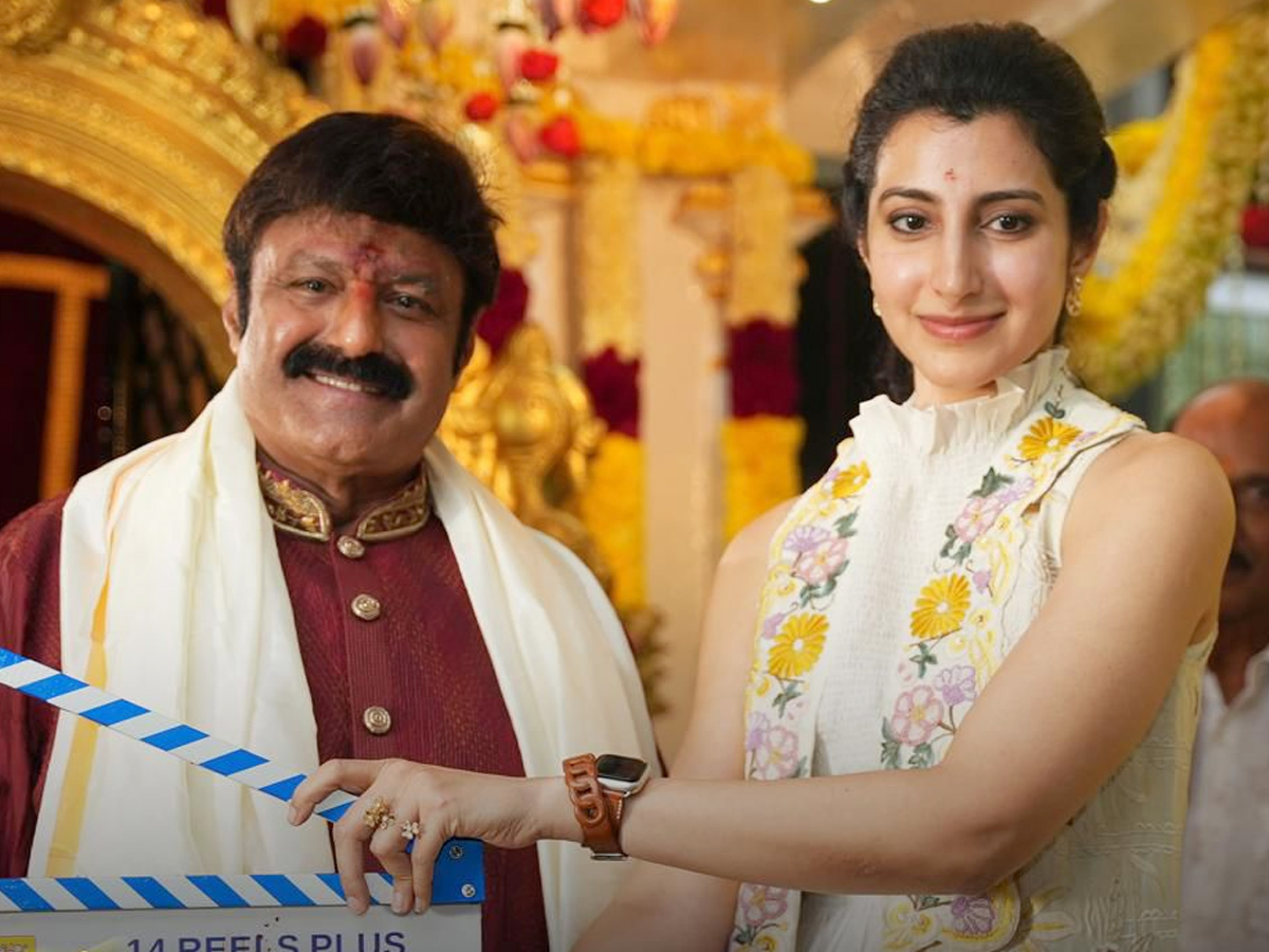 Nandamuri Balakrishna And Daughters akhanda 2 pooja ceremony Photos 1