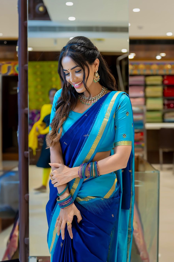 Bigg Boss Beauty Shobha Shetty Stunning Stills In Mothers Saree6