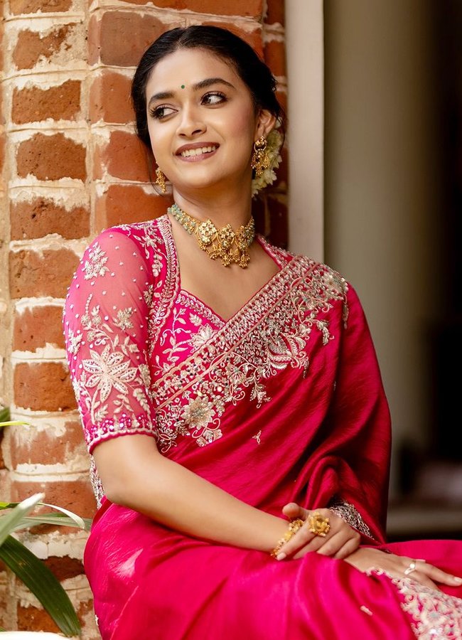 Happy birthday actress Keerthy Suresh special look in saree13