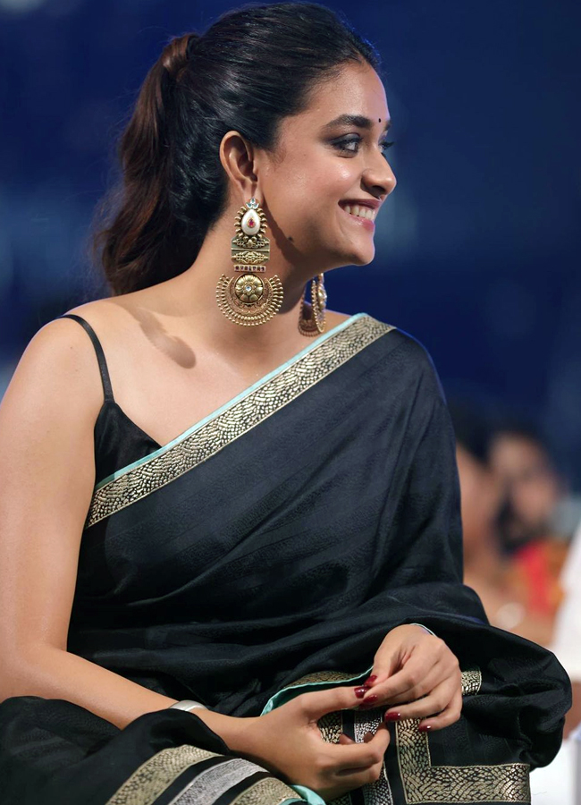 Happy birthday actress Keerthy Suresh special look in saree18