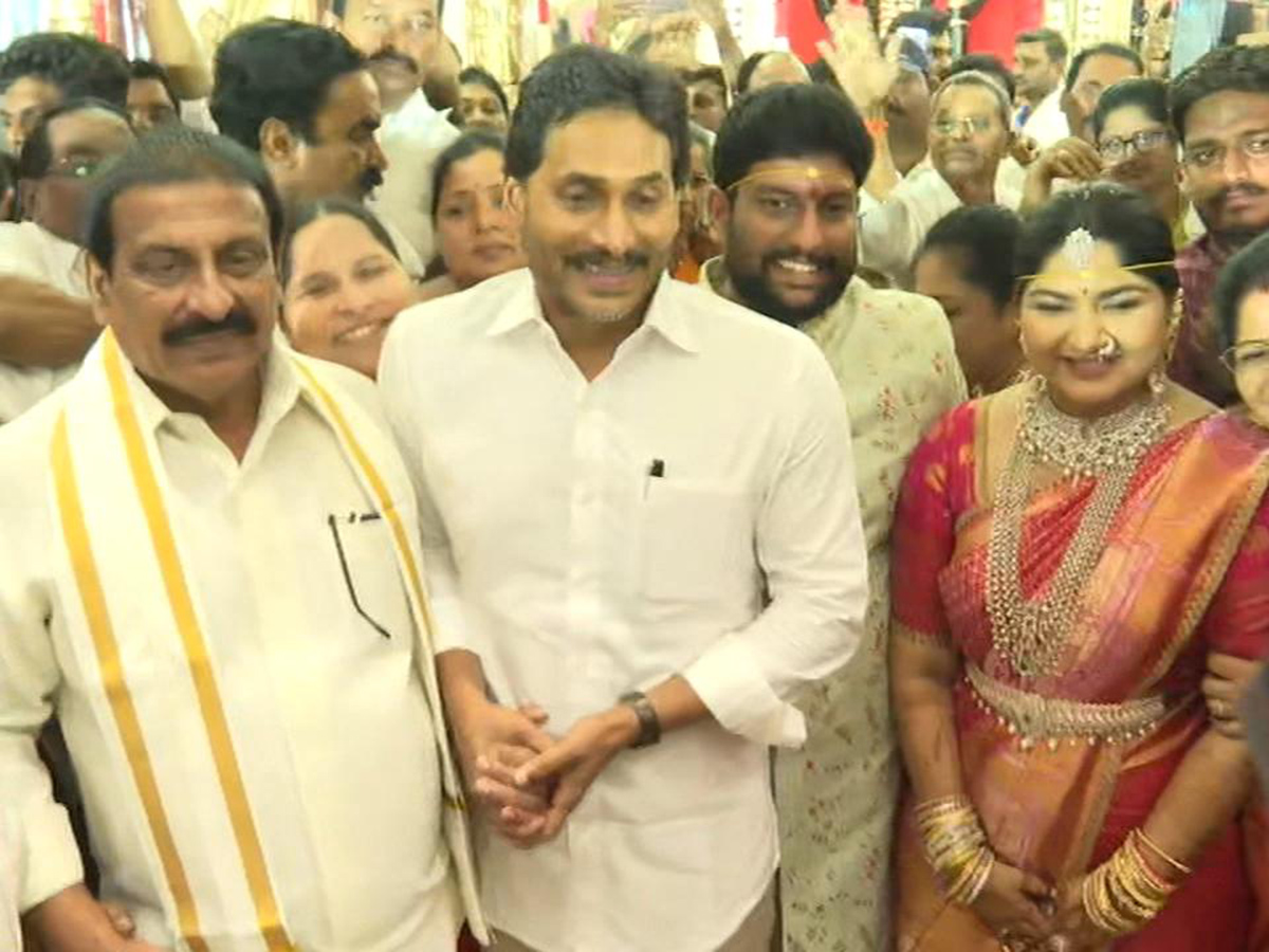 YS Jagan Attends Tanniru Nageswara Rao Daughter Marriage At Jaggaiahpet 11