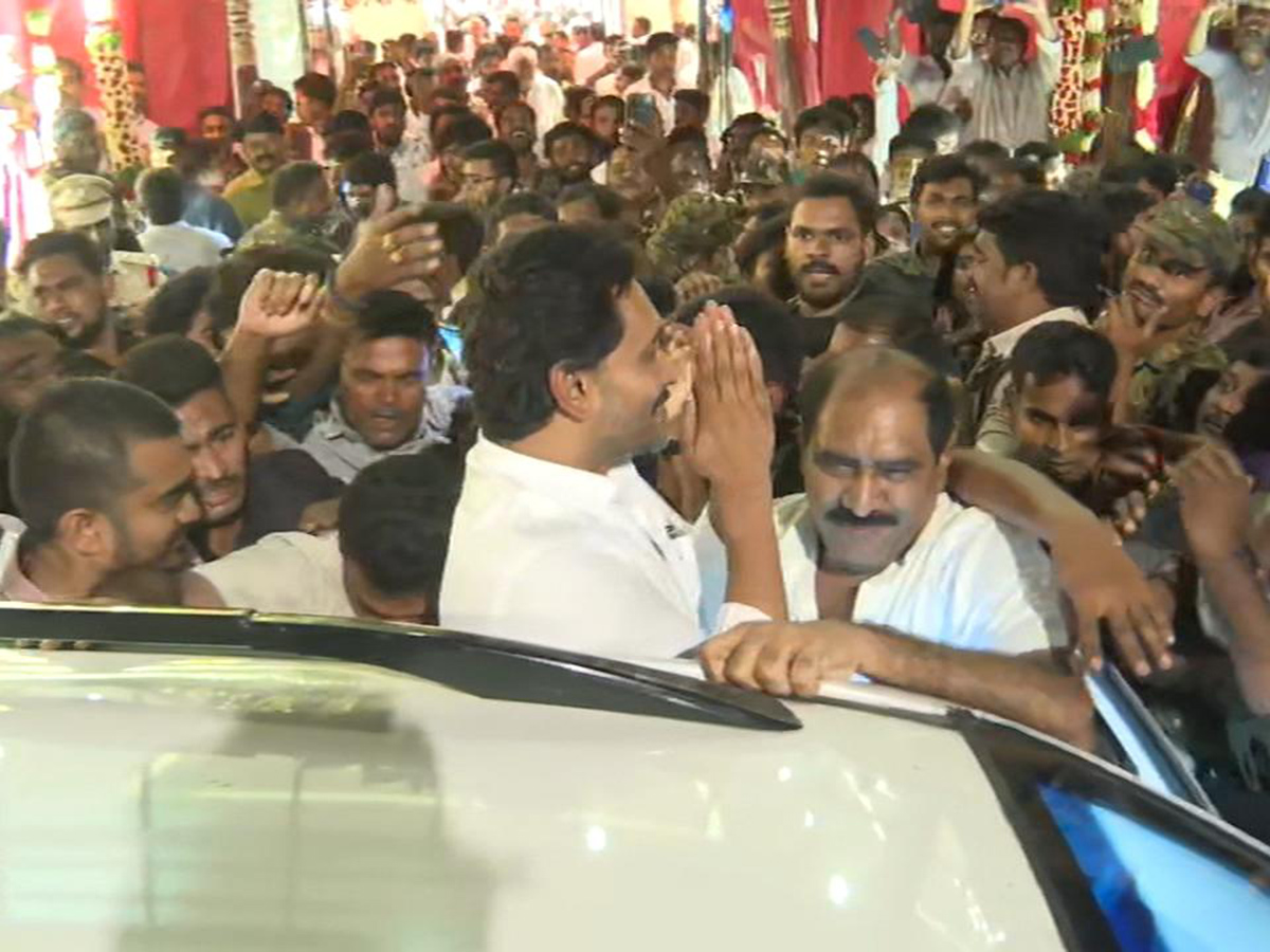 YS Jagan Attends Tanniru Nageswara Rao Daughter Marriage At Jaggaiahpet 13