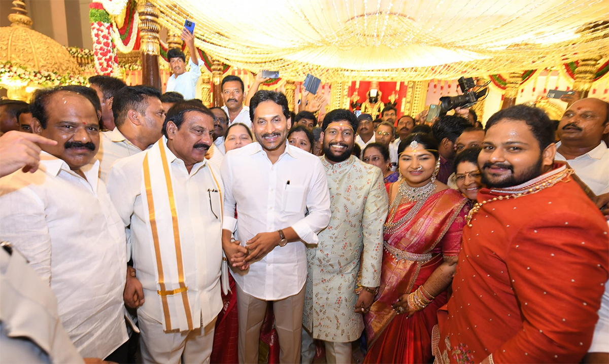 YS Jagan Attends Tanniru Nageswara Rao Daughter Marriage At Jaggaiahpet 5