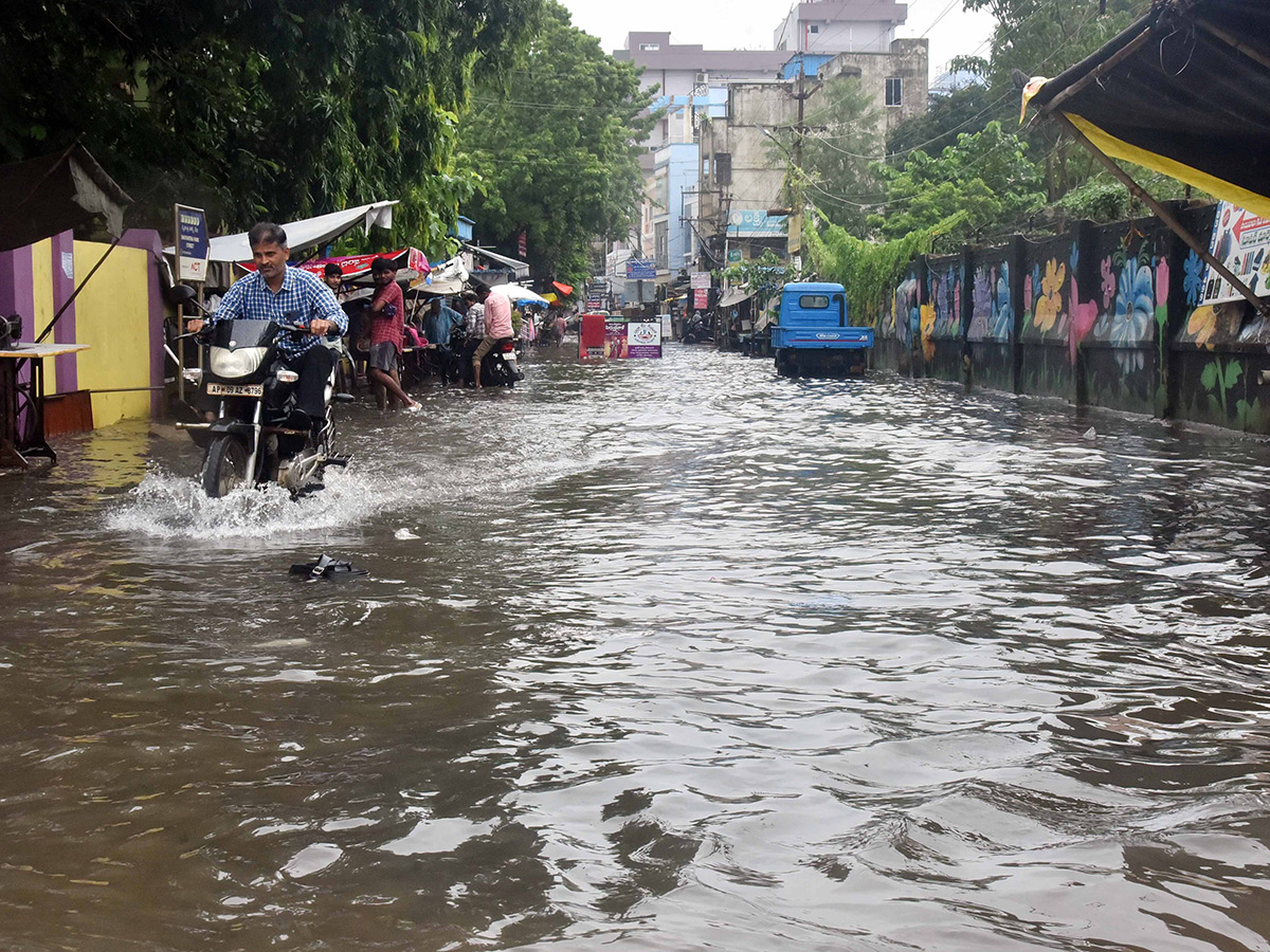 heavy rains in andhra pradesh today photos16