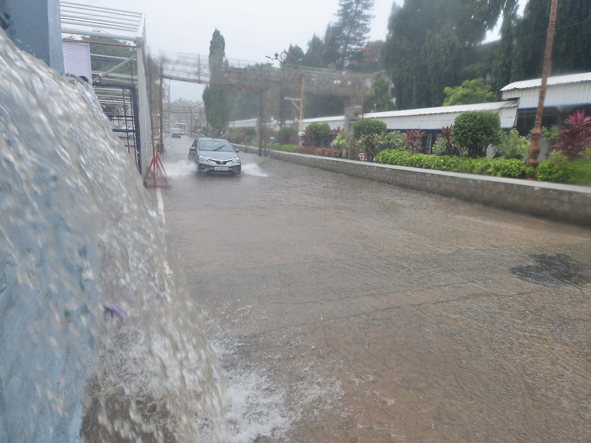 heavy rains in tirumala temple14