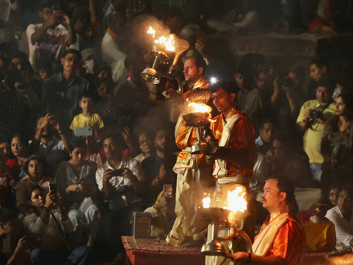 Ganga Maha Aarti at Dashashwamedh Ghat in Varanasi1