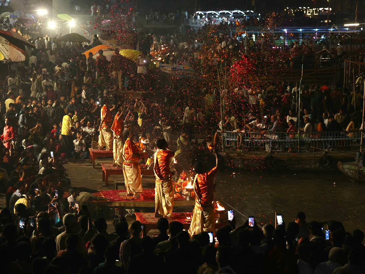 Ganga Maha Aarti at Dashashwamedh Ghat in Varanasi10