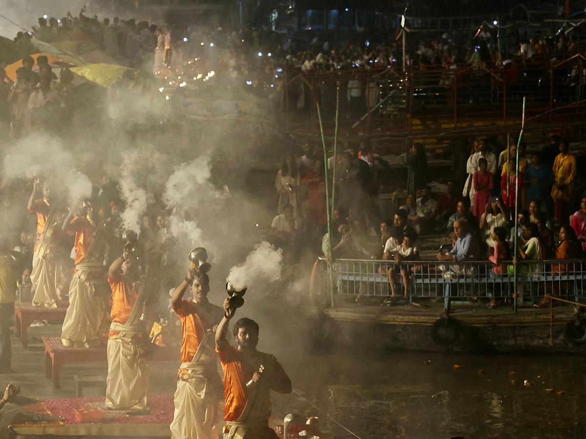 Ganga Maha Aarti at Dashashwamedh Ghat in Varanasi2