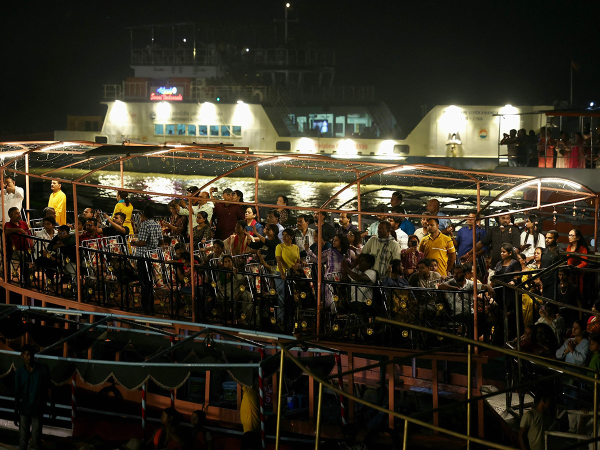 Ganga Maha Aarti at Dashashwamedh Ghat in Varanasi7