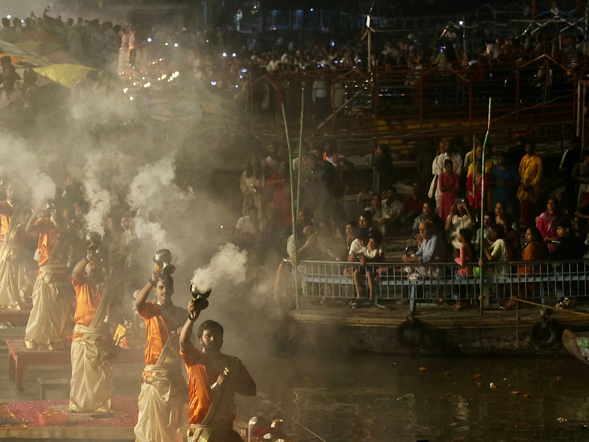 Ganga Maha Aarti at Dashashwamedh Ghat in Varanasi8