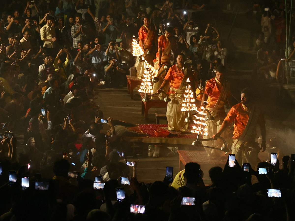 Ganga Maha Aarti at Dashashwamedh Ghat in Varanasi9