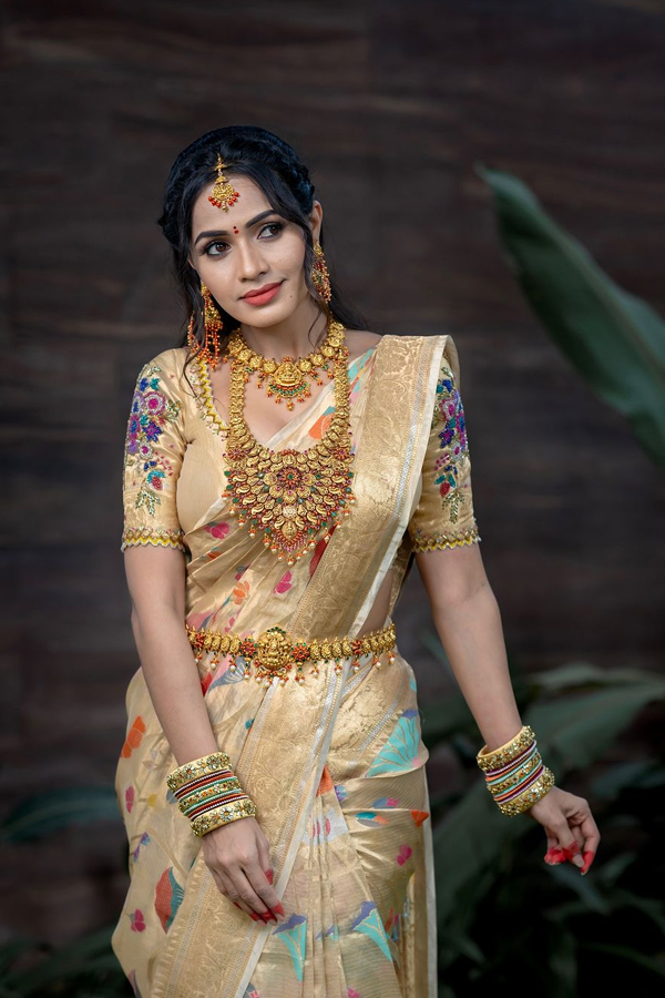 Bigg Boss Beauty Shobha Shettys Traditional Attire Photos Viral6