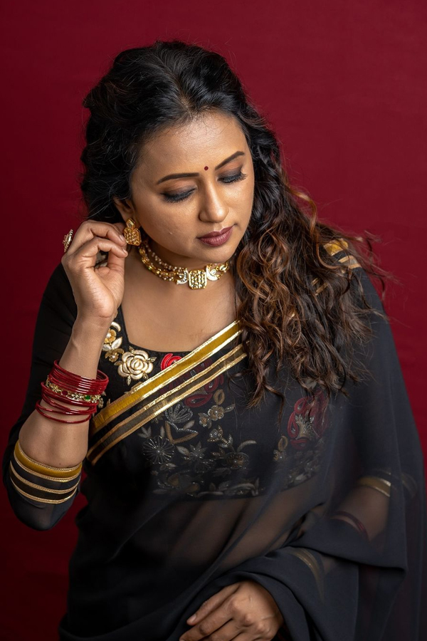 Anchor Suma Kanakala Grace In Traditional Outfit Photos Viral2