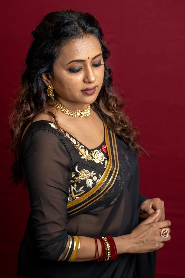 Anchor Suma Kanakala Grace In Traditional Outfit Photos Viral4