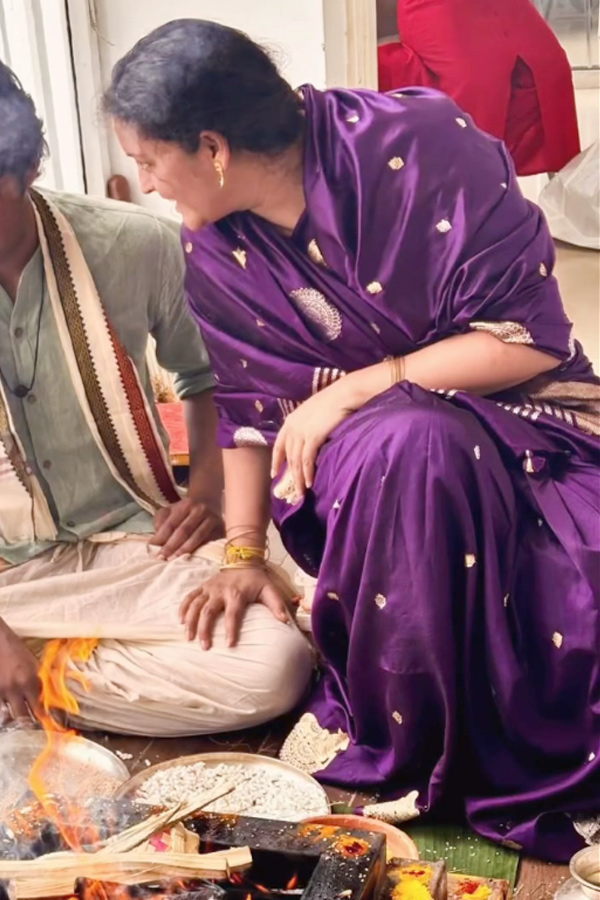 Renu Desai performes Ganapathi, Chandi homam With Son Akira Photos Goes Viral in Social Media2