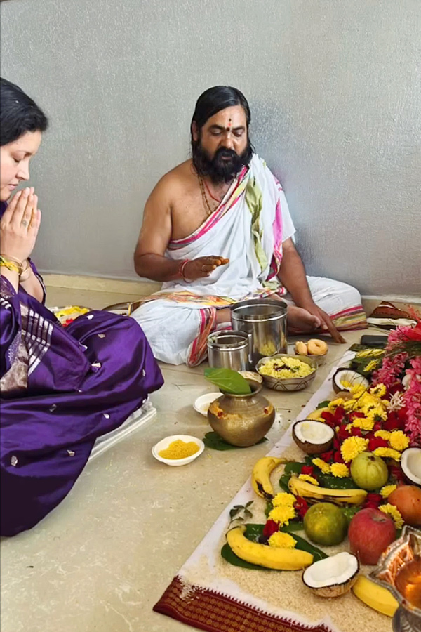 Renu Desai performes Ganapathi, Chandi homam With Son Akira Photos Goes Viral in Social Media6