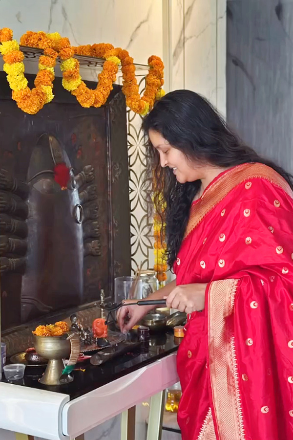 Renu Desai performes Ganapathi, Chandi homam With Son Akira Photos Goes Viral in Social Media8