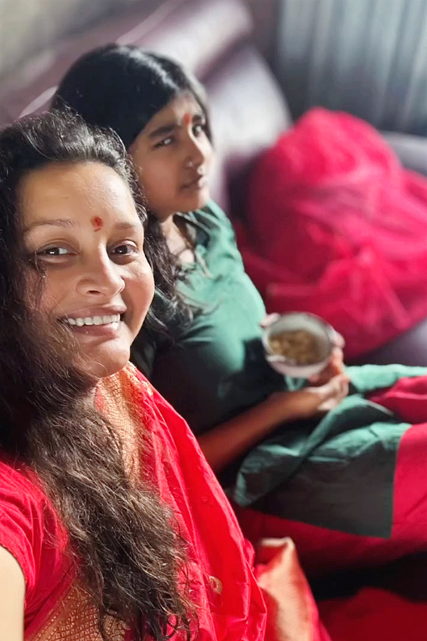 Renu Desai performes Ganapathi, Chandi homam With Son Akira Photos Goes Viral in Social Media9