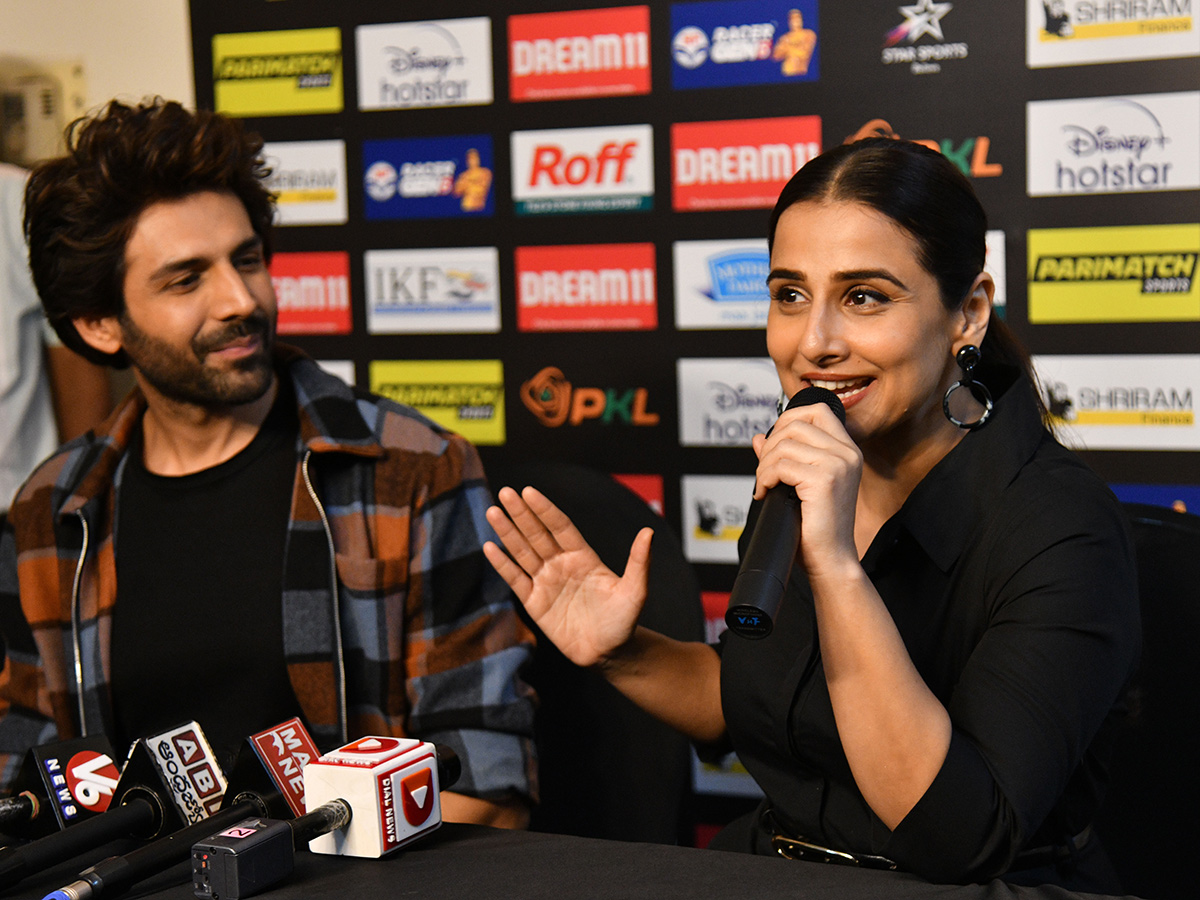 Kartik Aaryan and Vidya Balan attended the grand opening of Pro Kabaddi League Season 11.10