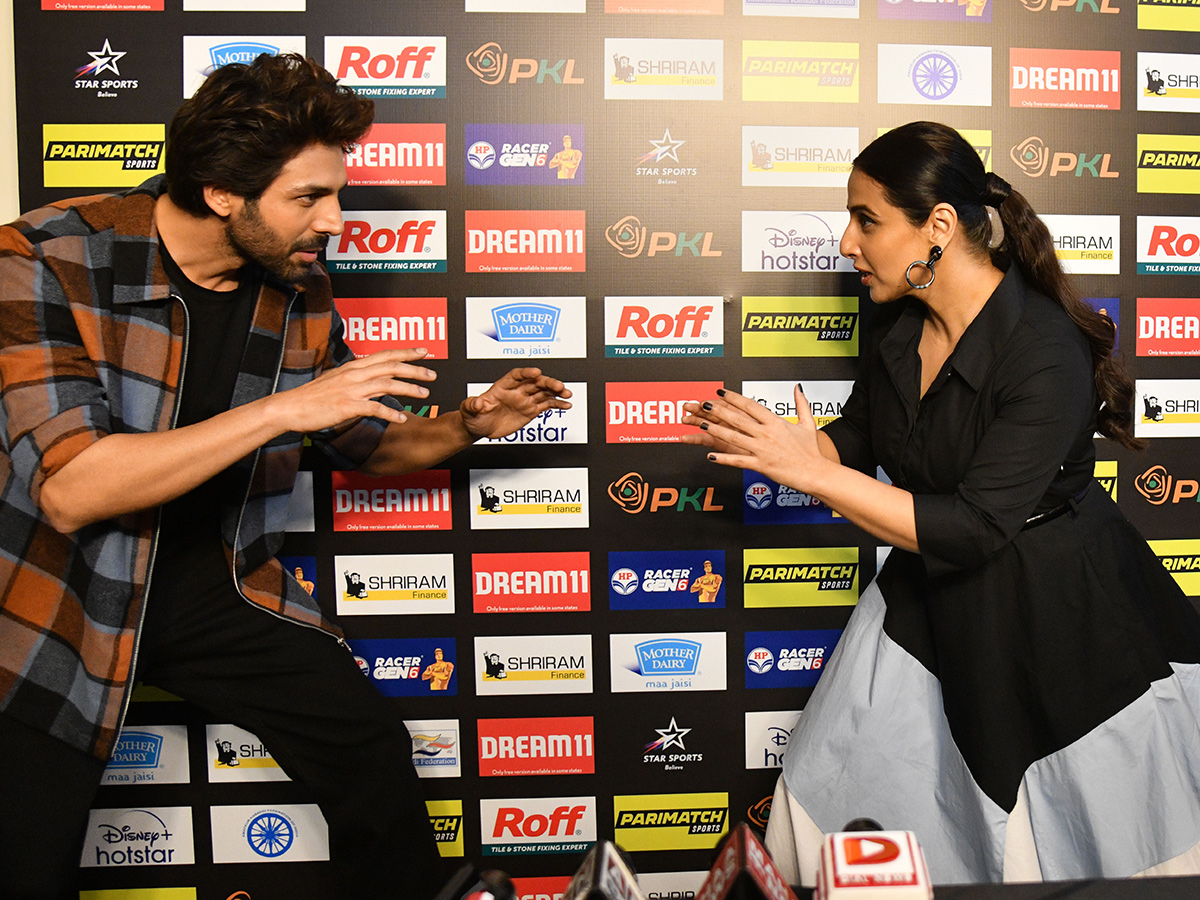 Kartik Aaryan and Vidya Balan attended the grand opening of Pro Kabaddi League Season 11.2