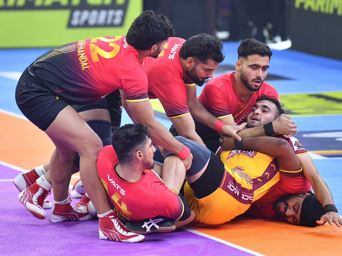 Kartik Aaryan and Vidya Balan attended the grand opening of Pro Kabaddi League Season 11.24