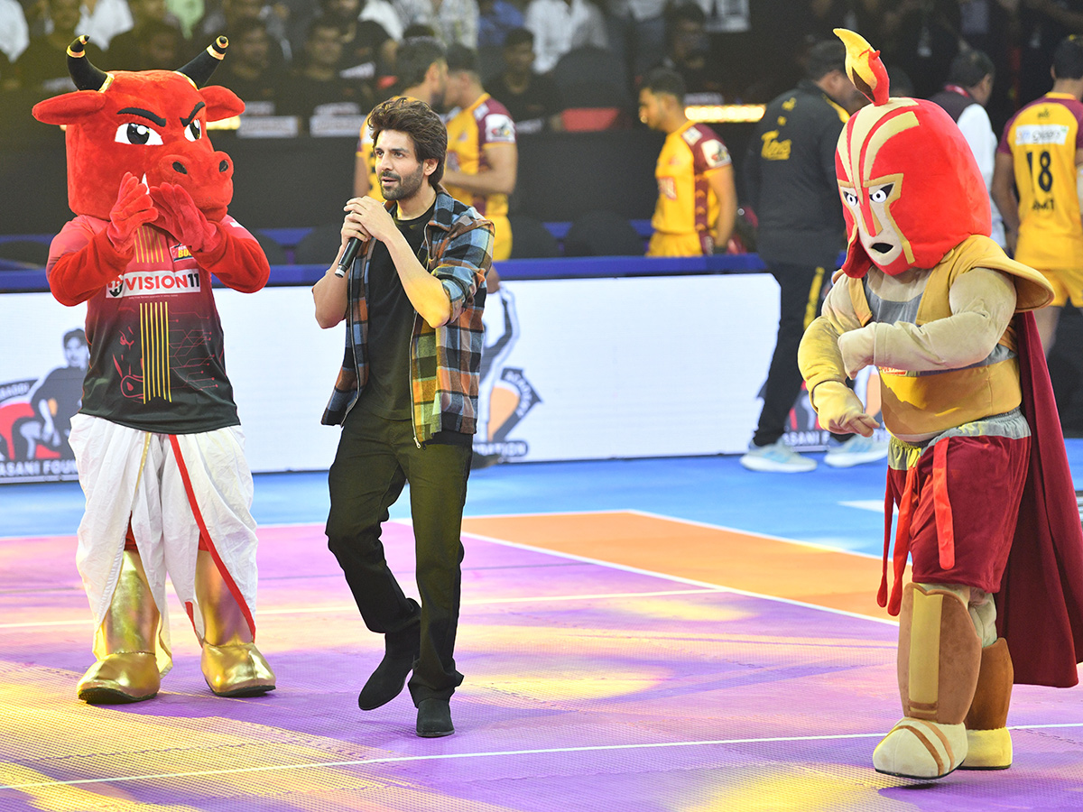 Kartik Aaryan and Vidya Balan attended the grand opening of Pro Kabaddi League Season 11.7