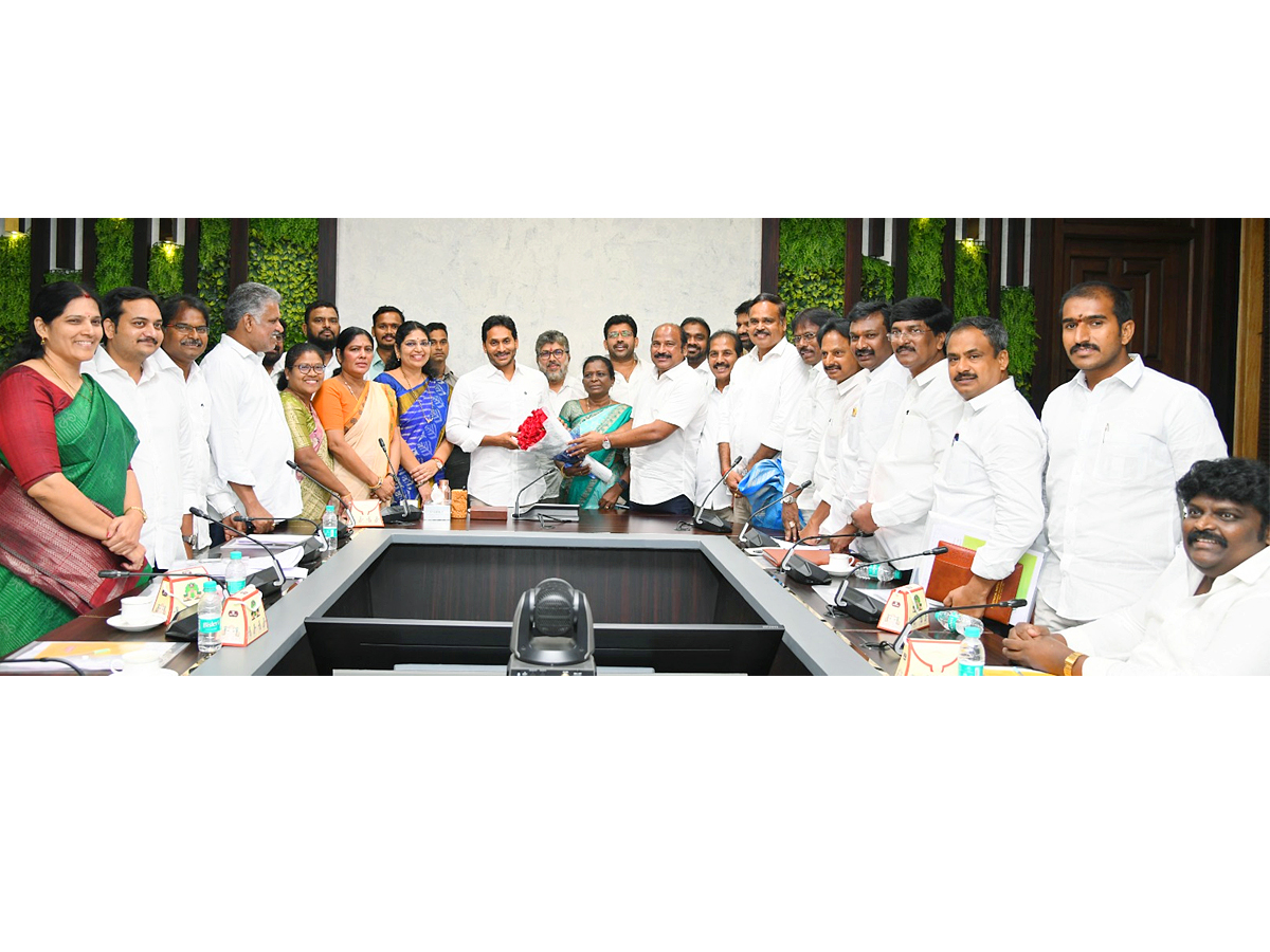 YS Jagan Meeting With YSRCP Affiliated Organizations Leaders ‪Photos3