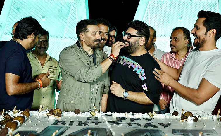 Sunny Deol’s 67th birthday on sets of Jaat Photos2