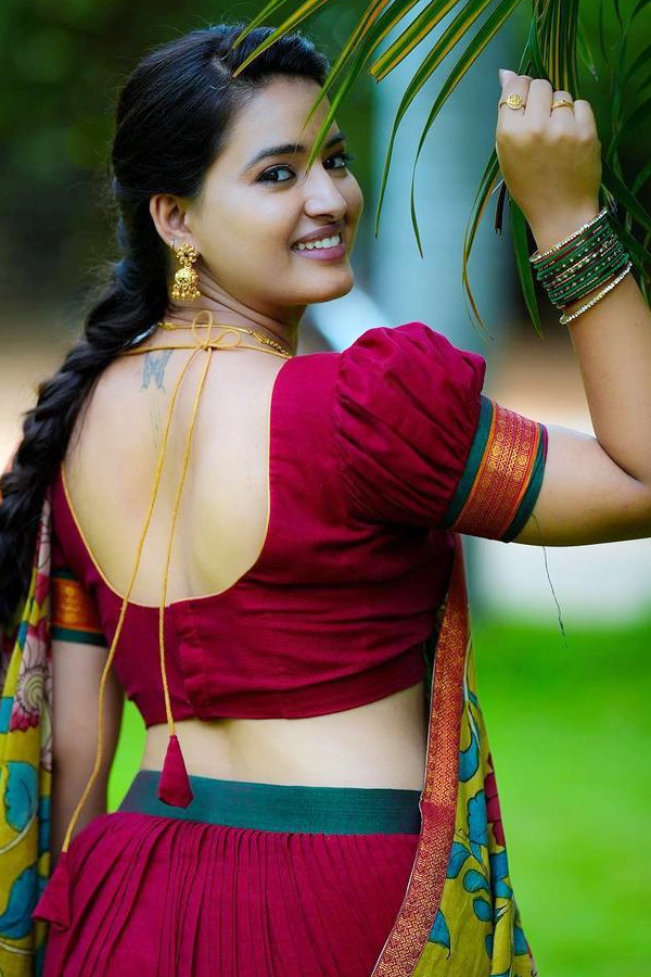 Vishika kota who appeared in the movie Racha is now? (Photos)15