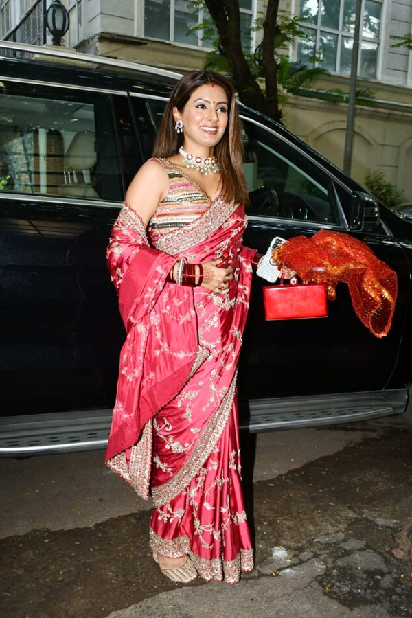 Celebrities attends to Karwa Chauth party at Anil Kapoor's home2