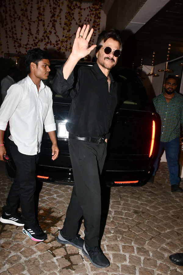 Celebrities attends to Karwa Chauth party at Anil Kapoor's home5