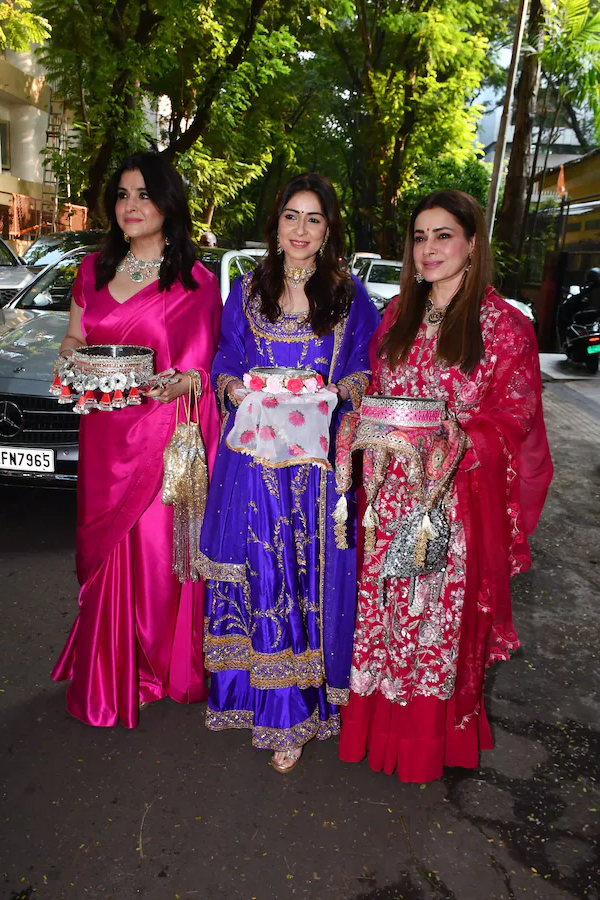 Celebrities attends to Karwa Chauth party at Anil Kapoor's home7