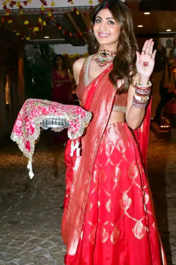 Celebrities attends to Karwa Chauth party at Anil Kapoor's home8