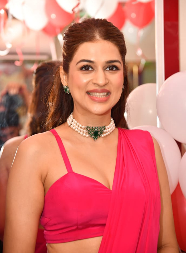 Shraddha Das Hot Photos12