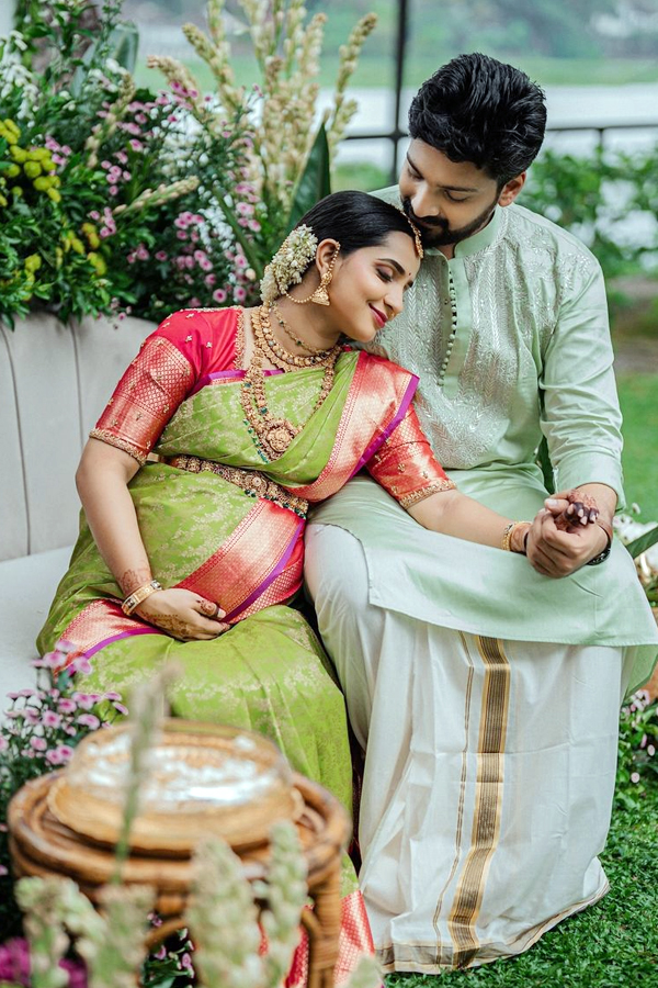 Malavika Krishnadas Maternity Photoshoot17