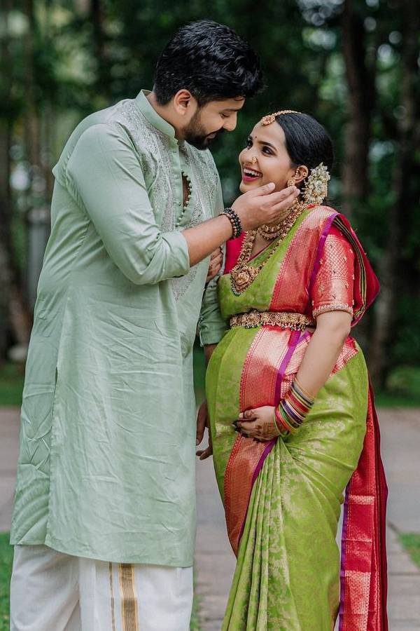 Malavika Krishnadas Maternity Photoshoot3