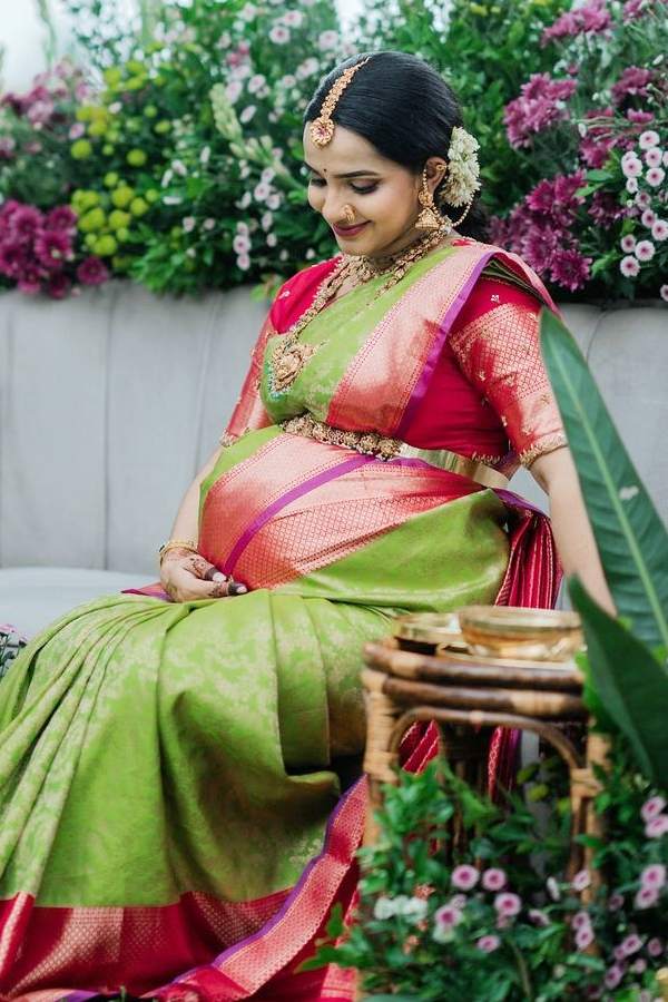 Malavika Krishnadas Maternity Photoshoot26