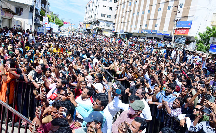 Akkineni Nagarjuna inaugurates Kalyan Jewellers showroom In Ananthapuramu Photos12