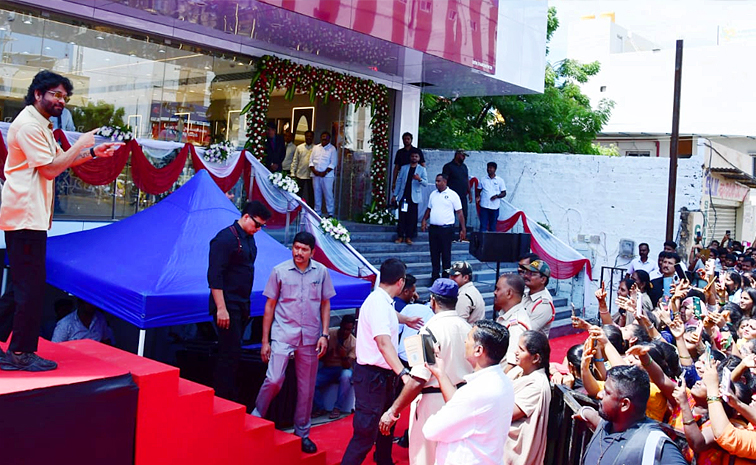 Akkineni Nagarjuna inaugurates Kalyan Jewellers showroom In Ananthapuramu Photos17