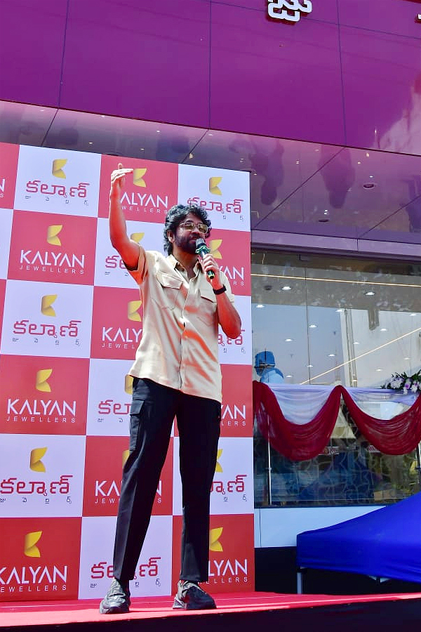 Akkineni Nagarjuna inaugurates Kalyan Jewellers showroom In Ananthapuramu Photos7