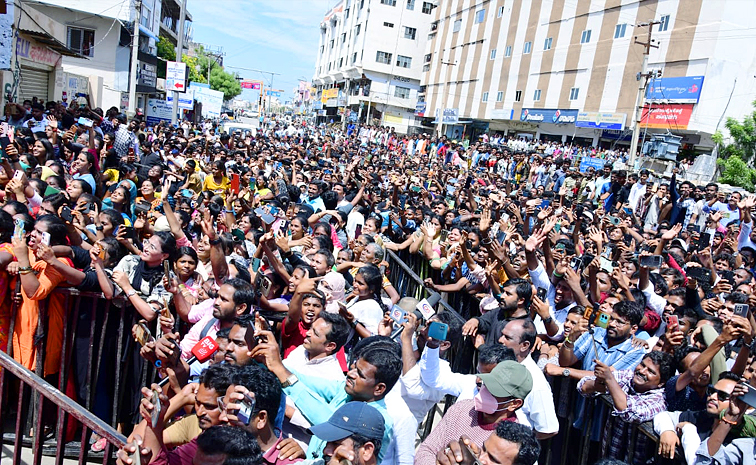 Akkineni Nagarjuna inaugurates Kalyan Jewellers showroom In Ananthapuramu Photos8