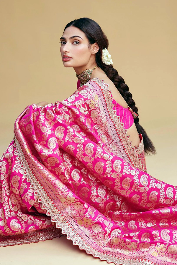 Actress Athiya Shetty Traditional Festive look In A Gorgeous Pink And Gold Silk Saree2