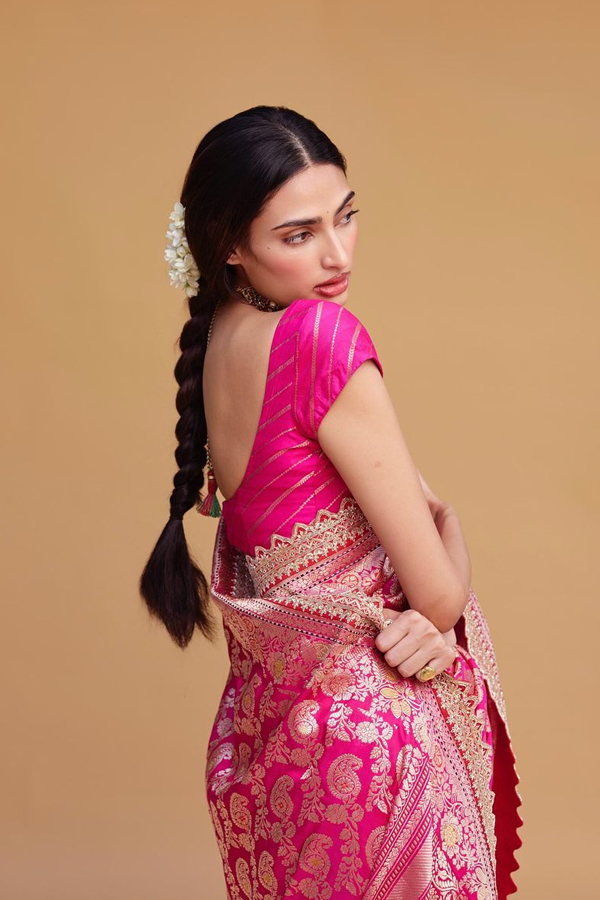 Actress Athiya Shetty Traditional Festive look In A Gorgeous Pink And Gold Silk Saree3