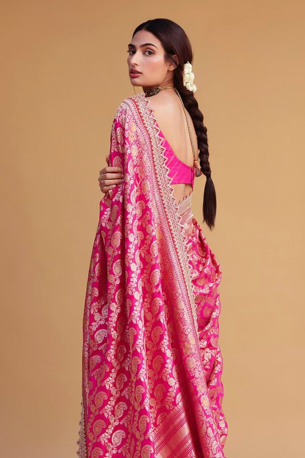 Actress Athiya Shetty Traditional Festive look In A Gorgeous Pink And Gold Silk Saree4