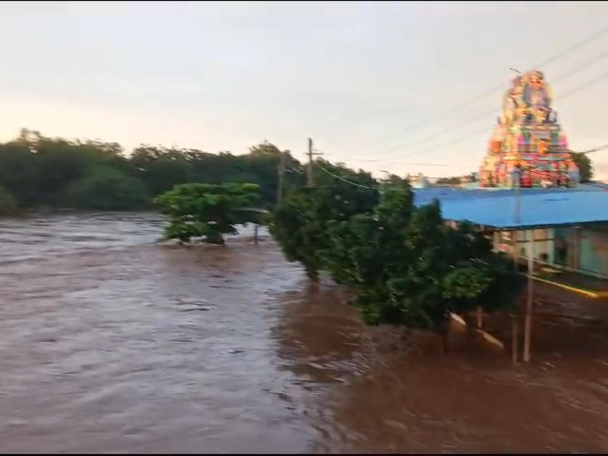 Pandameru river Flood in Raptadu Anantapur district11