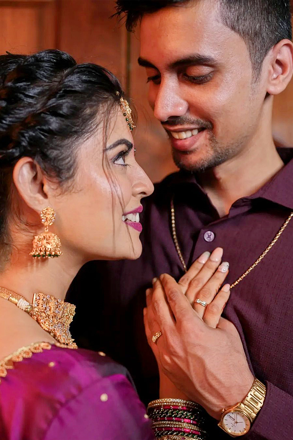 Devatha Serial Actress Mansi Joshi gets engaged photos4