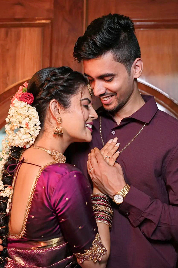 Devatha Serial Actress Mansi Joshi gets engaged photos5