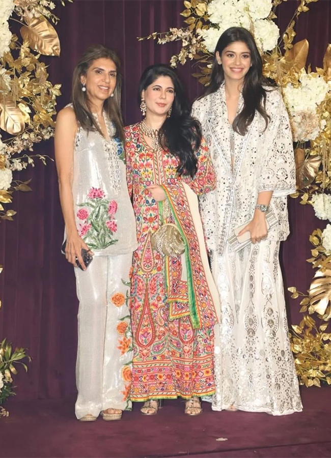 Diwali 2024 kicks off with Manish Malhotra annual party Photos18